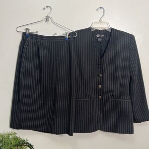 ADOLFO ATELIER PETITE PINSTRIPE ‎ SKIRTSUIT SIZE 8